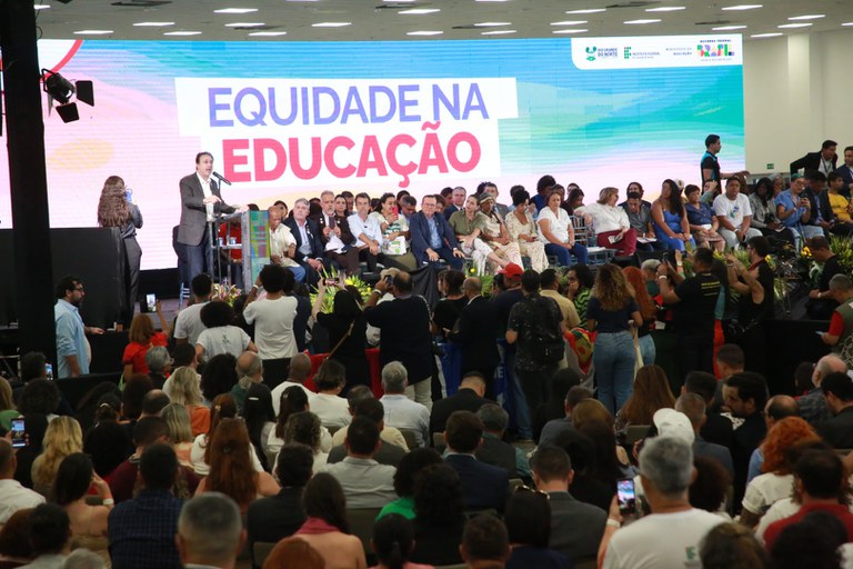 MEC lança programas de reforço e de cursinhos populares